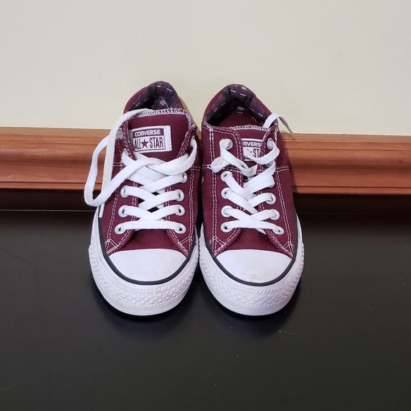 CONVERSE Shoes - CONVERSE WINE LOW SNEAKERS SIZE 7